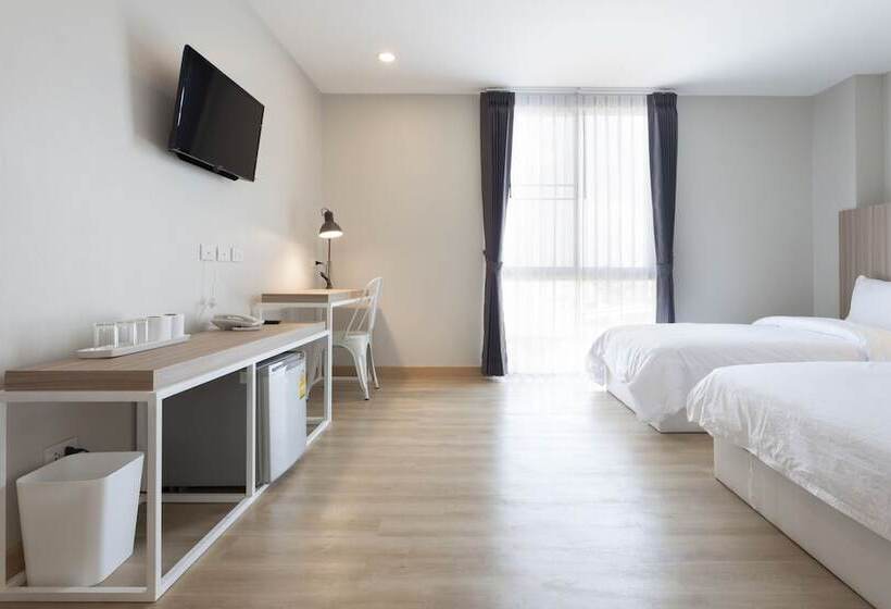 Семейный Номер, อีซี่โฮเทล 2