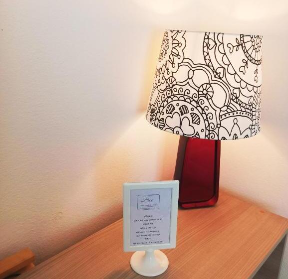 Standardzimmer Kingsize Bett, Luce