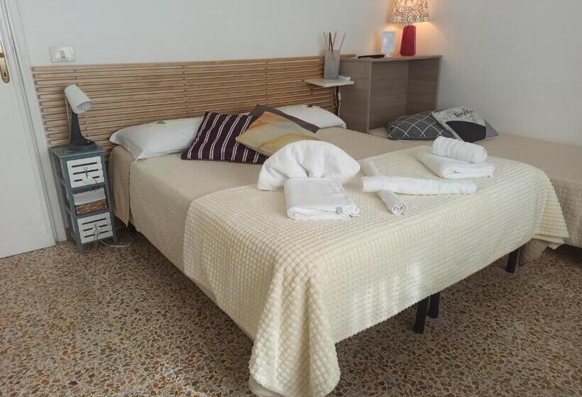 Standardzimmer Kingsize Bett, Luce