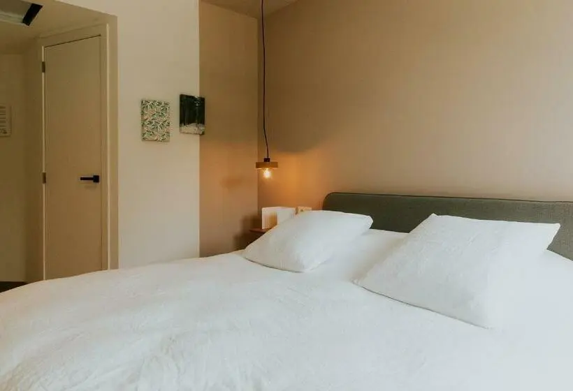 Chambre Basic, Jerom