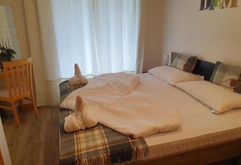 חדר בסיסי, Pension Lärchenhof