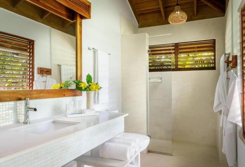 سوئیت پریمیوم, Couples Swept Away - Adults Only