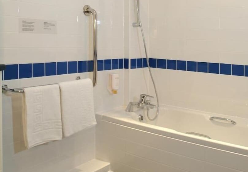 四人标准间, Doncaster International