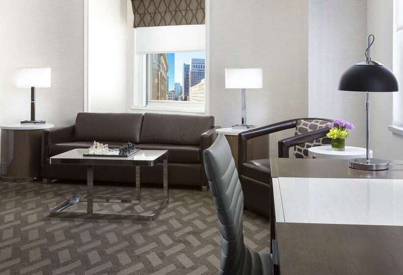 스탠다드 스튜디오, Hilton Boston Park Plaza