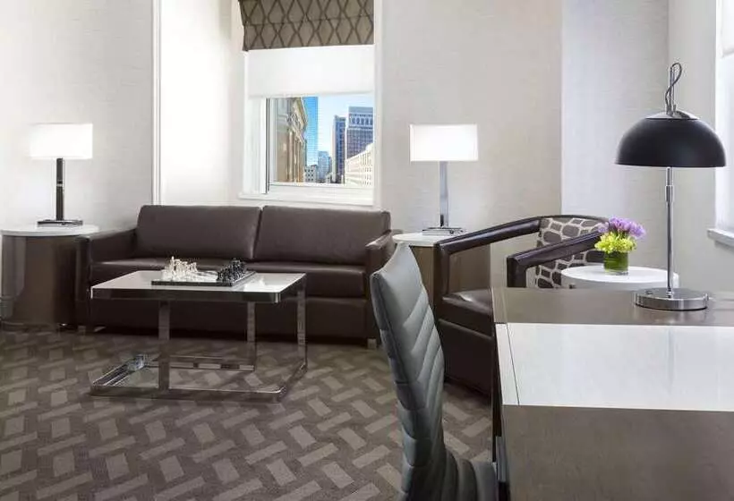 استودیوی استاندارد, Hilton Boston Park Plaza