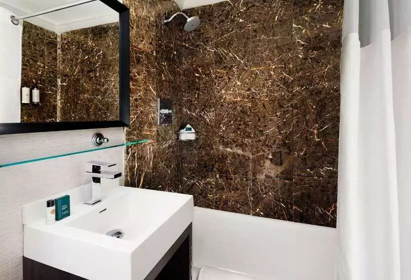 استودیوی استاندارد, Hilton Boston Park Plaza