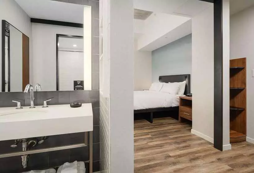 استودیوی استاندارد, Hilton Boston Park Plaza