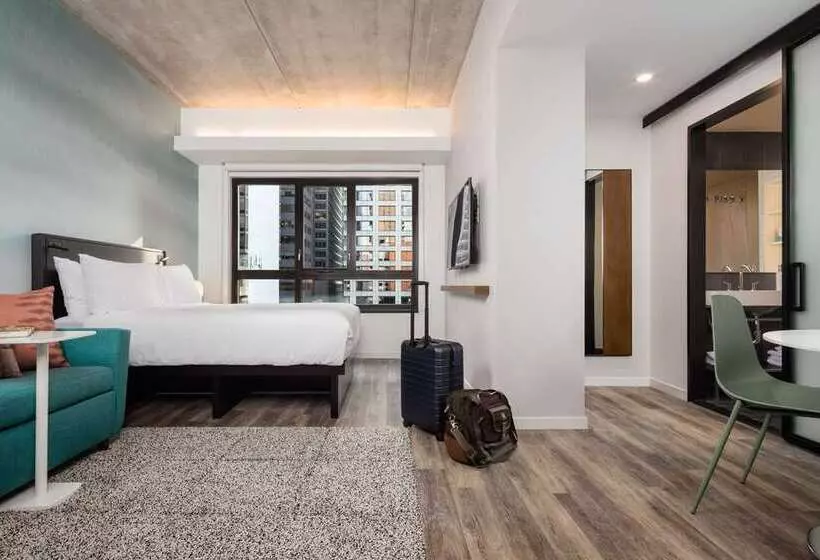 استودیوی استاندارد, Hilton Boston Park Plaza