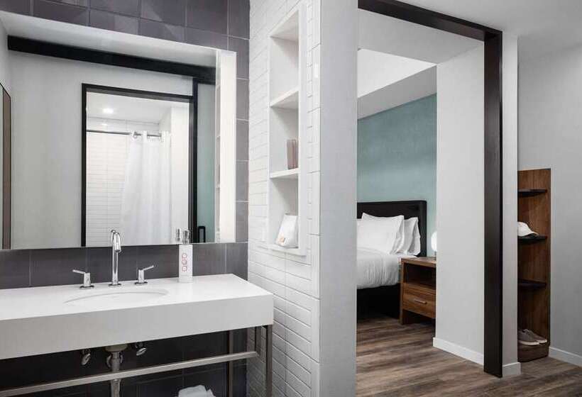Студия Стандарт, Hilton Boston Park Plaza
