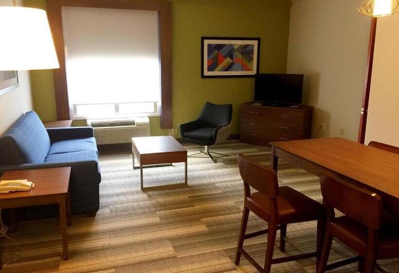 מיטת קינג בסוויטה, Holiday Inn Express & Suites Houston   Memorial Park Area, An Ihg