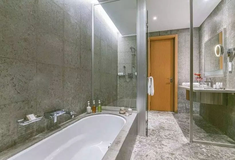 سوییت اجرایی, Kempinski Hotel Ishtar Dead Sea