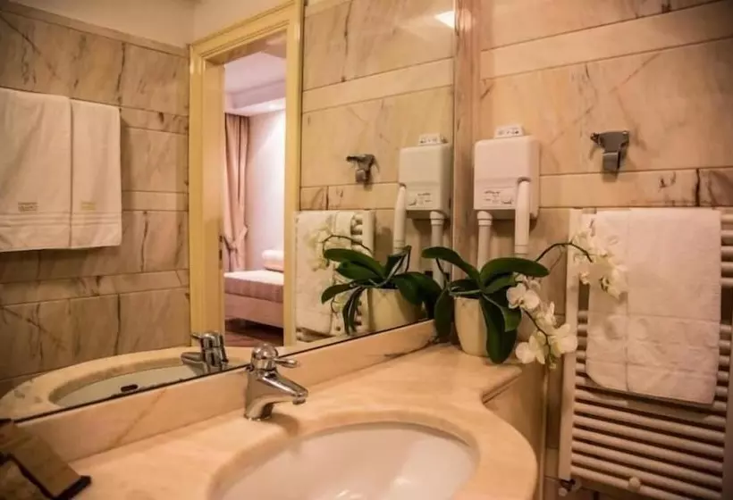 Standard Neljän Hengen Huone, Lh Hotel Domus Caesari