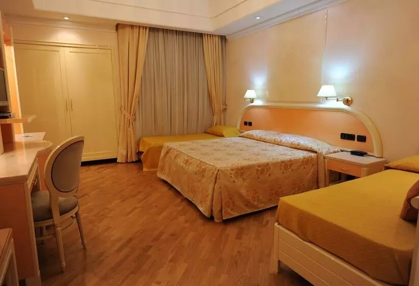 Standard Neljän Hengen Huone, Lh Hotel Domus Caesari