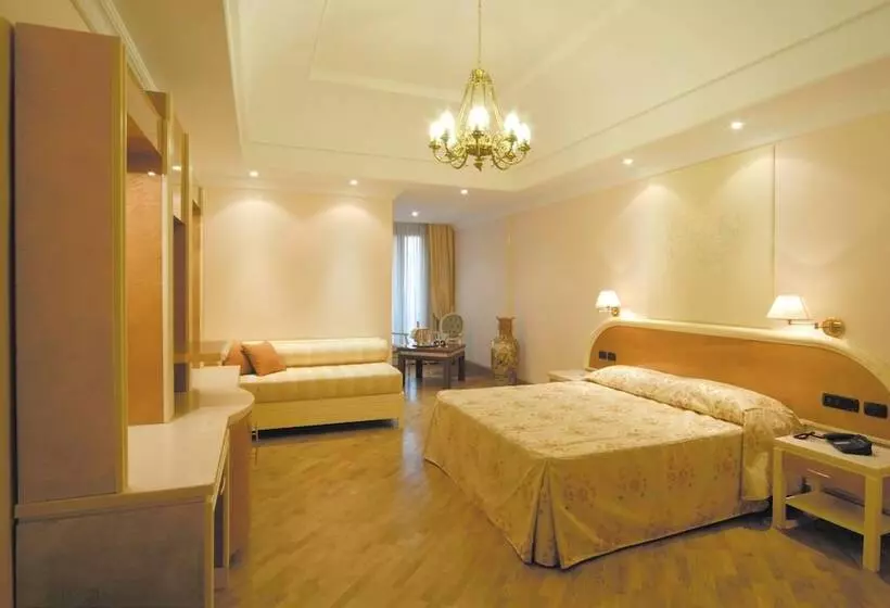 Standard Neljän Hengen Huone, Lh Hotel Domus Caesari