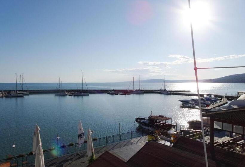 스탠다드 트리플 발코니 룸, Lotos