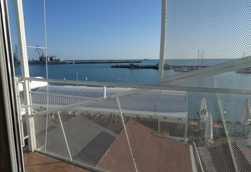 스탠다드 트리플 발코니 룸, Lotos