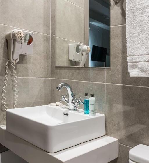 غرفة سوبيريور, Sisi Breeze