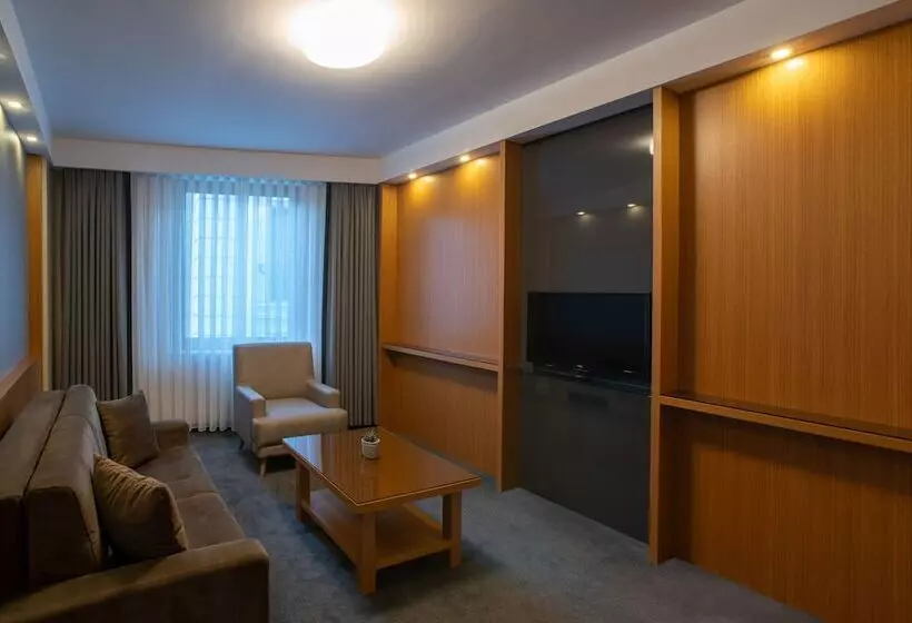 اتاق خانوادگی, Tan Hotel Special Category