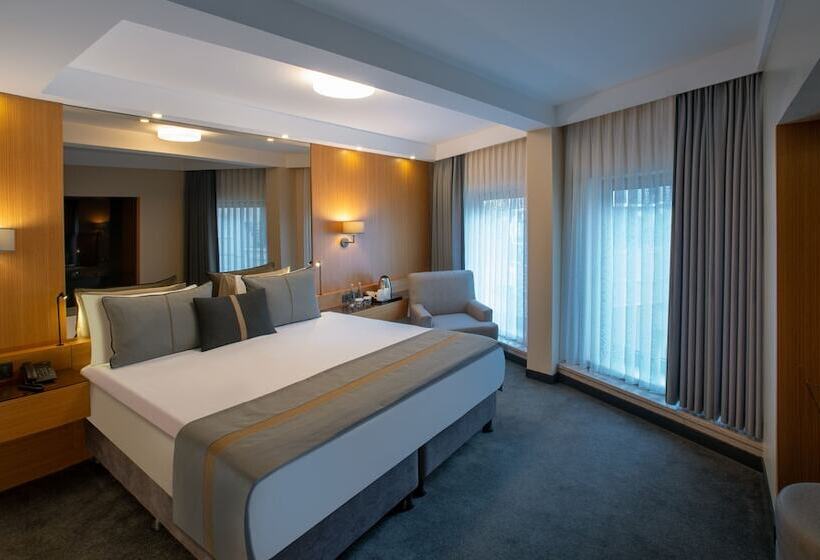 اتاق خانوادگی, Tan Hotel Special Category