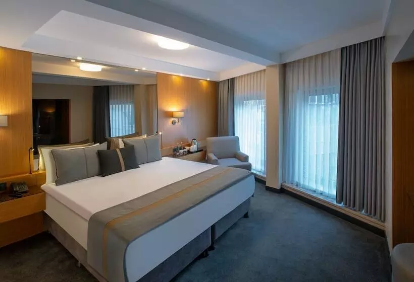 اتاق خانوادگی, Tan Hotel Special Category