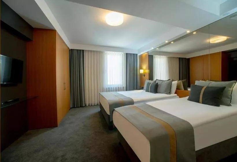 اتاق سوپریور سه تخته, Tan Hotel Special Category