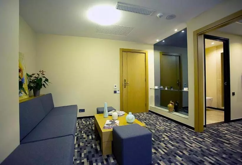 اتاق خانوادگی, Tan Hotel Special Category