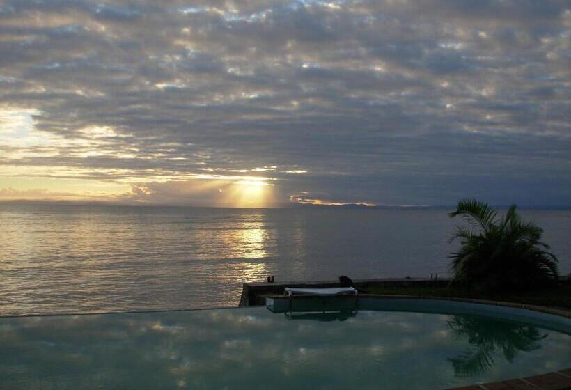 بنگله خانوادگی, Vanivola & Spa