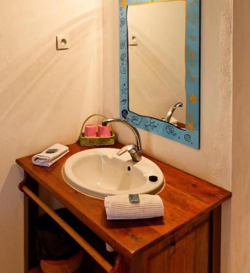 بنگله خانوادگی, Vanivola & Spa