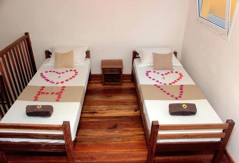 اتاق خانوادگی با چشمانداز دریا, Vanivola & Spa