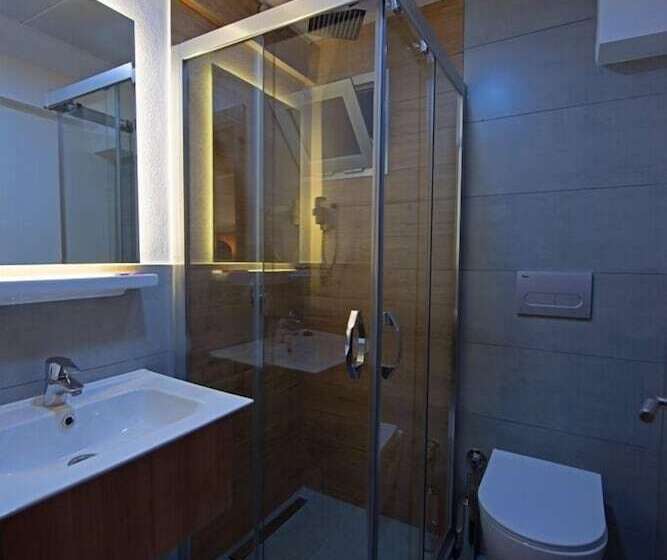 标准三人间, Villamar