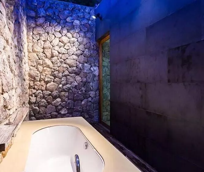 ویلای دلوکس 1 خوابه با چشم‌انداز دریا, Tolani Resort Kui Buri