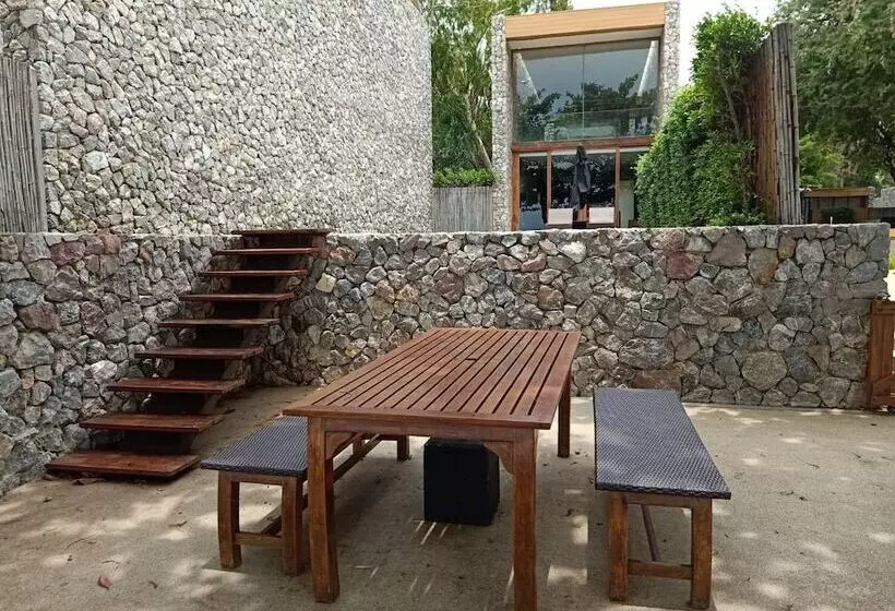 ویلای دلوکس 1 خوابه با چشم‌انداز دریا, Tolani Resort Kui Buri