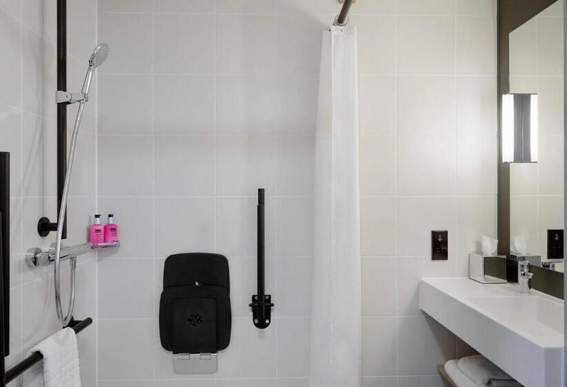 اتاق خانوادگی, Moxy Edinburgh Fountainbridge