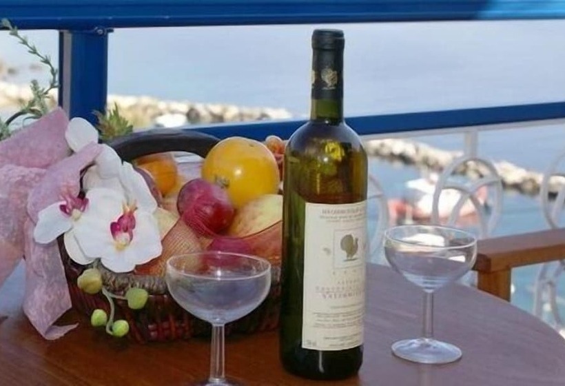 اتاق عادی, Agnanti