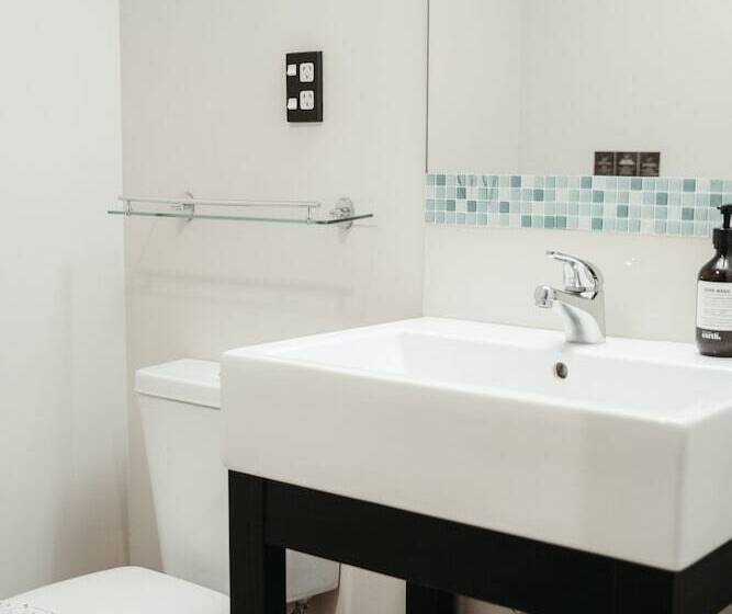 חדר סטנדרט, Auckland City Hotel   Hobson St