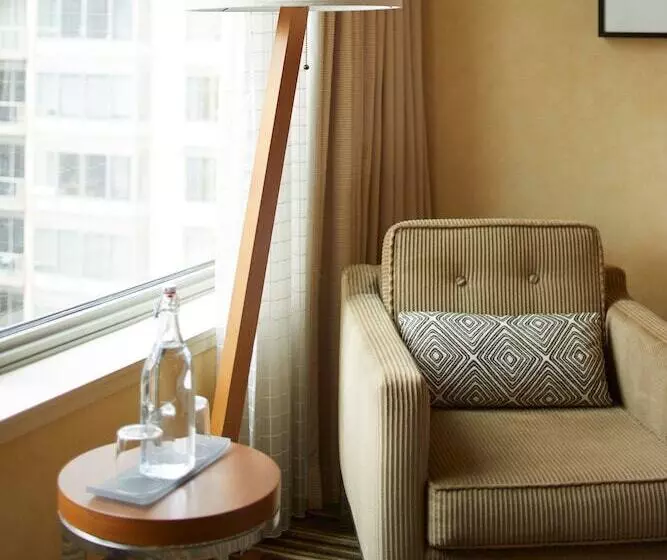 اتاق لوکس با چشم‌انداز شهر, Denny Park Hotel Seattle