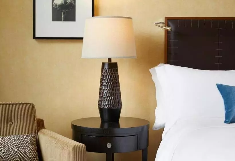 اتاق لوکس با چشم‌انداز شهر, Denny Park Hotel Seattle