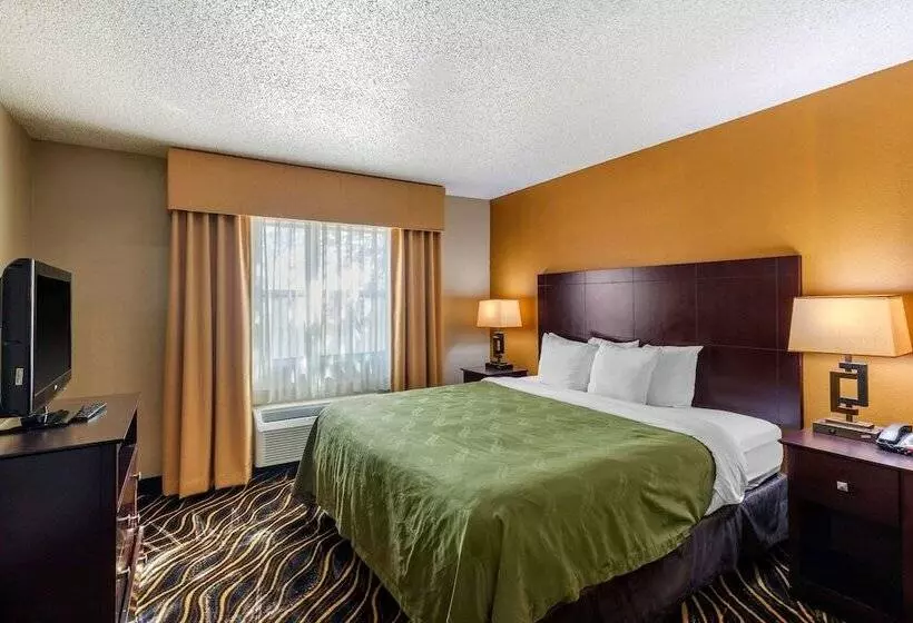 سوییت, Quality Suites Addison Dallas
