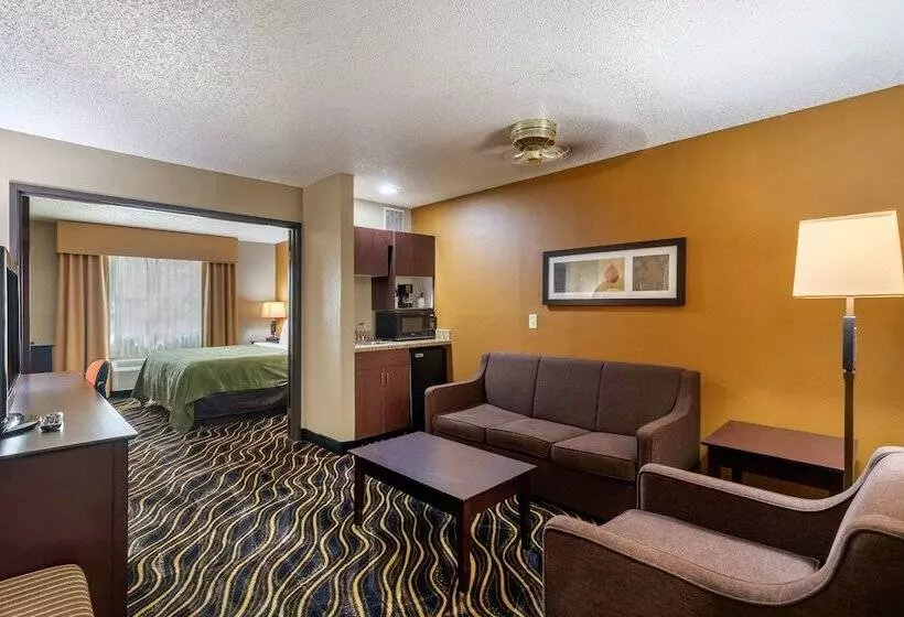 سوییت, Quality Suites Addison Dallas