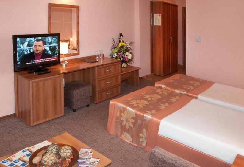 اتاق استاندارد, Real