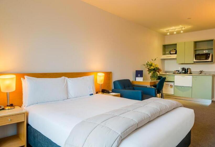 스탠다드 스튜디오, Astelia Apartment