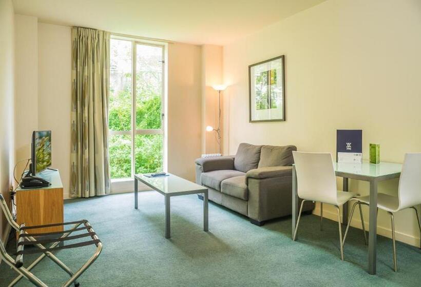 침실 1개 아파트, Astelia Apartment