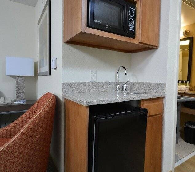 سوئیت برای معلولان, Holiday Inn Express Hotel & Suites High Point South, An Ihg