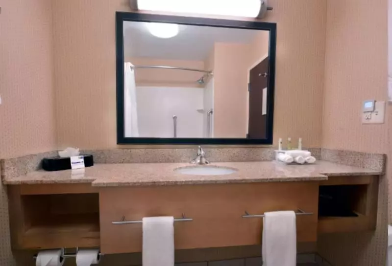 キングサイズベッドのスイートルーム, Holiday Inn Express Hotel & Suites High Point South, An Ihg