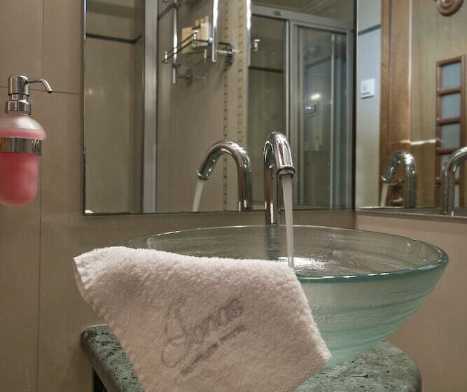 غرفة قياسية, Ionas Boutique