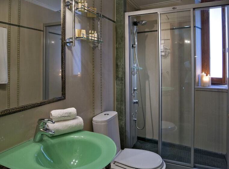 جناح جونيور, Ionas Boutique