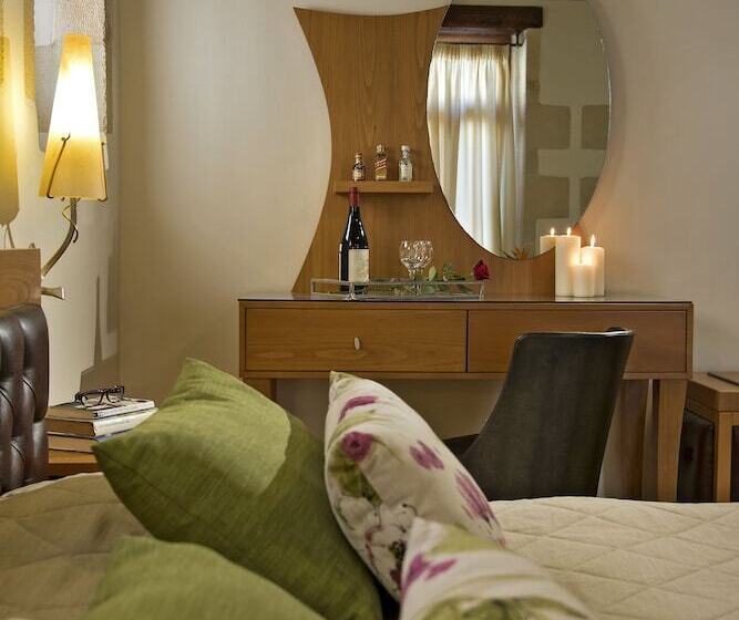 جناح جونيور, Ionas Boutique