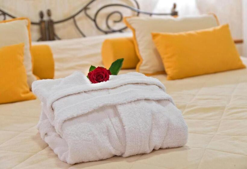 غرفة قياسية بالطابق الأرضى, Ionas Boutique