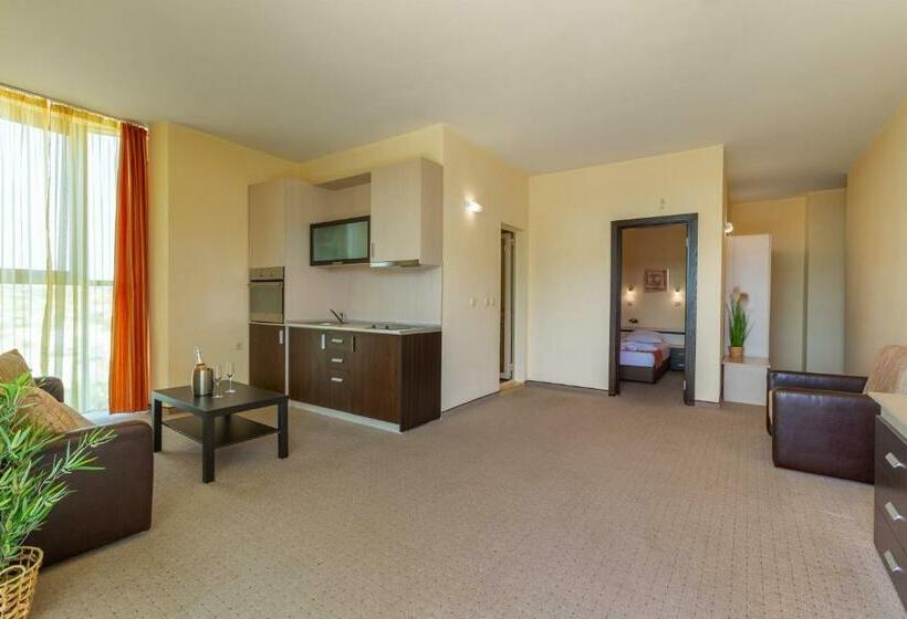 דירה בת חדר שינה 1 עם מרפסת, Julia