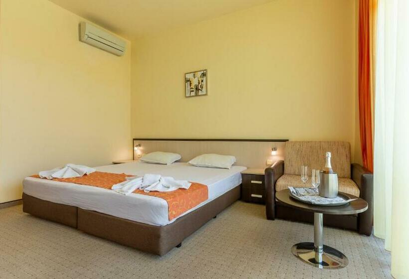 חדר סטנדרט, Julia